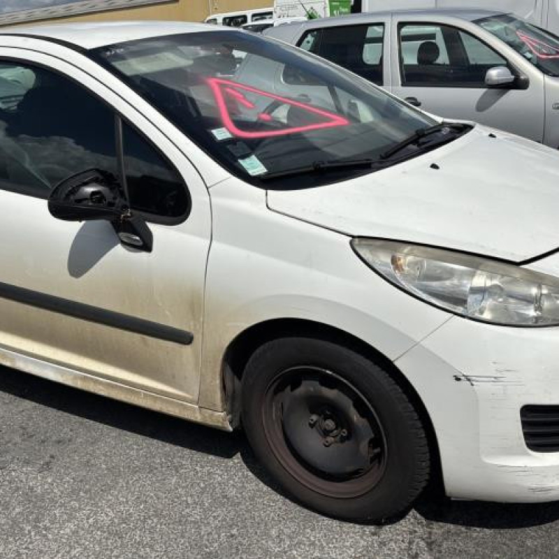 Attache ceinture avant gauche PEUGEOT 207 Photo n°13