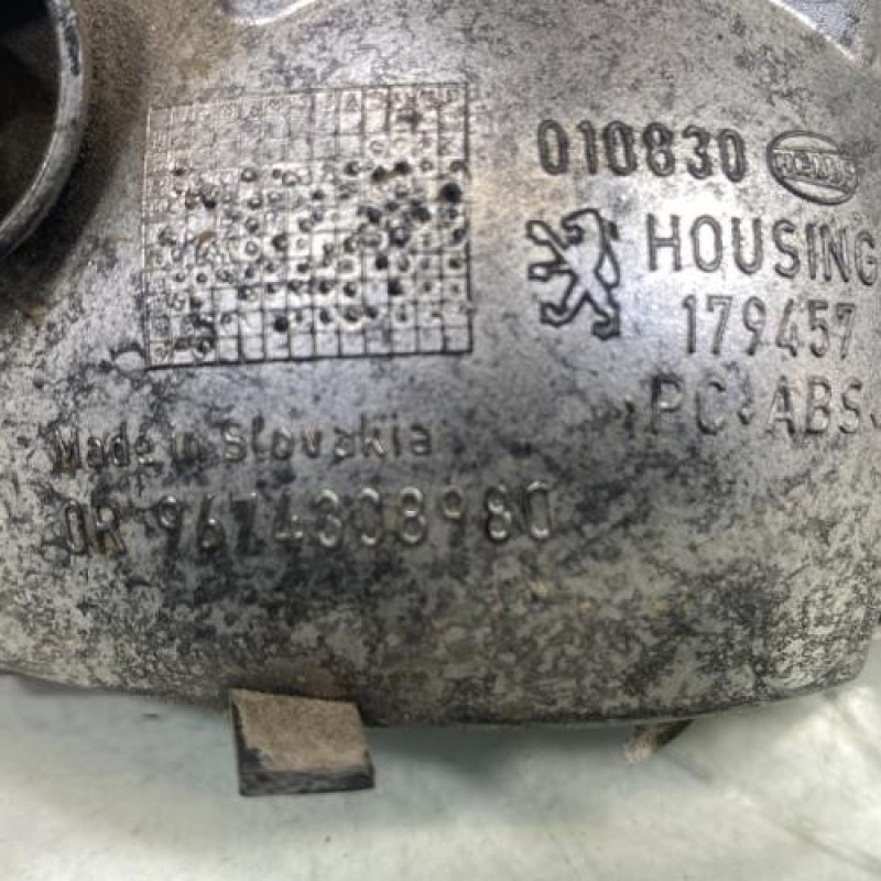 Anti brouillard arriere PEUGEOT 208 1 Photo n°4