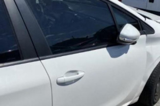 Anti brouillard arriere PEUGEOT 208 1