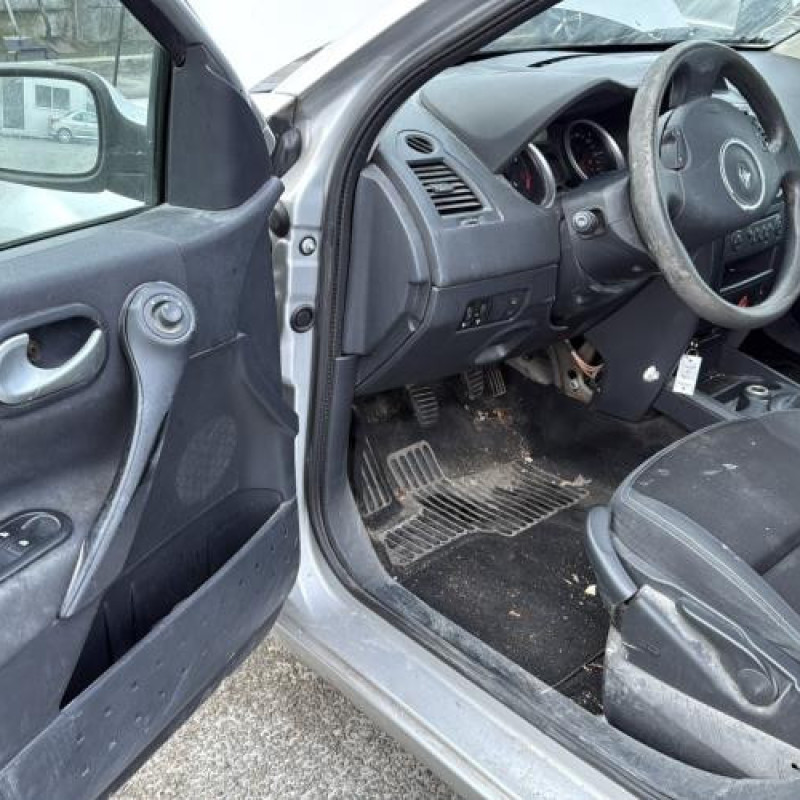 Feu arriere principal gauche (feux) RENAULT MEGANE 2 Photo n°13