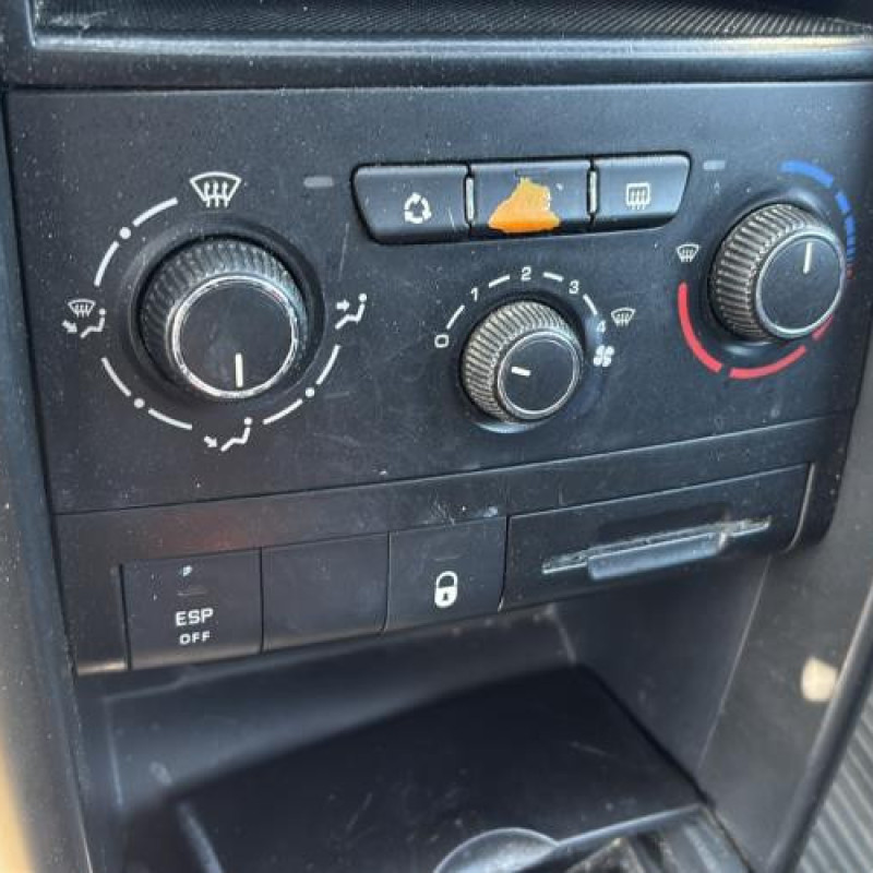 Attache ceinture arriere droit PEUGEOT 207 Photo n°19