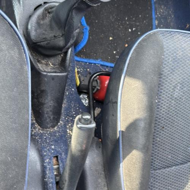 Attache ceinture arriere gauche CITROEN SAXO Photo n°19