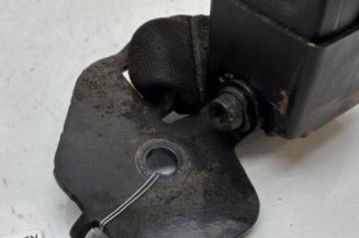 Attache ceinture arriere droit RENAULT CLIO 2