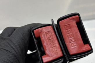 Attache ceinture arriere droit RENAULT CLIO 2