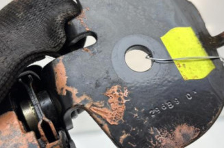 Attache ceinture arriere droit RENAULT CLIO 2