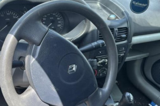 Attache ceinture arriere droit RENAULT CLIO 2