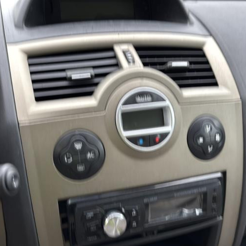 Feu arriere principal gauche (feux) RENAULT MEGANE 2 Photo n°20