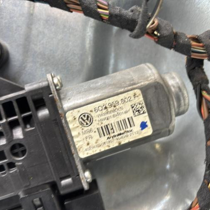 Leve vitre electrique avant gauche VOLKSWAGEN POLO 4 Photo n°3