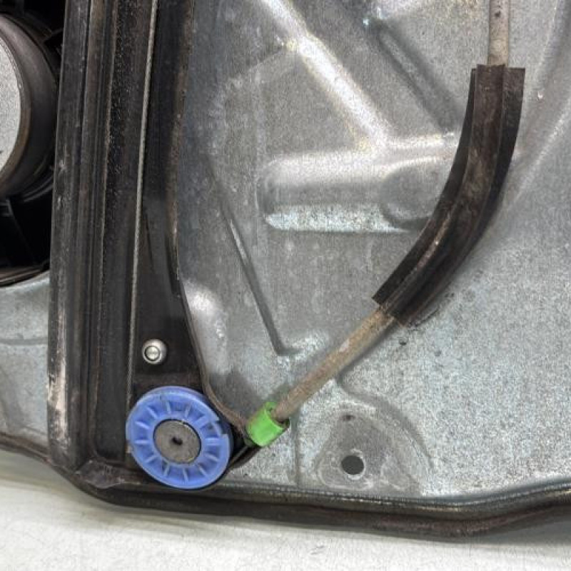 Leve vitre electrique avant gauche VOLKSWAGEN POLO 4 Photo n°7