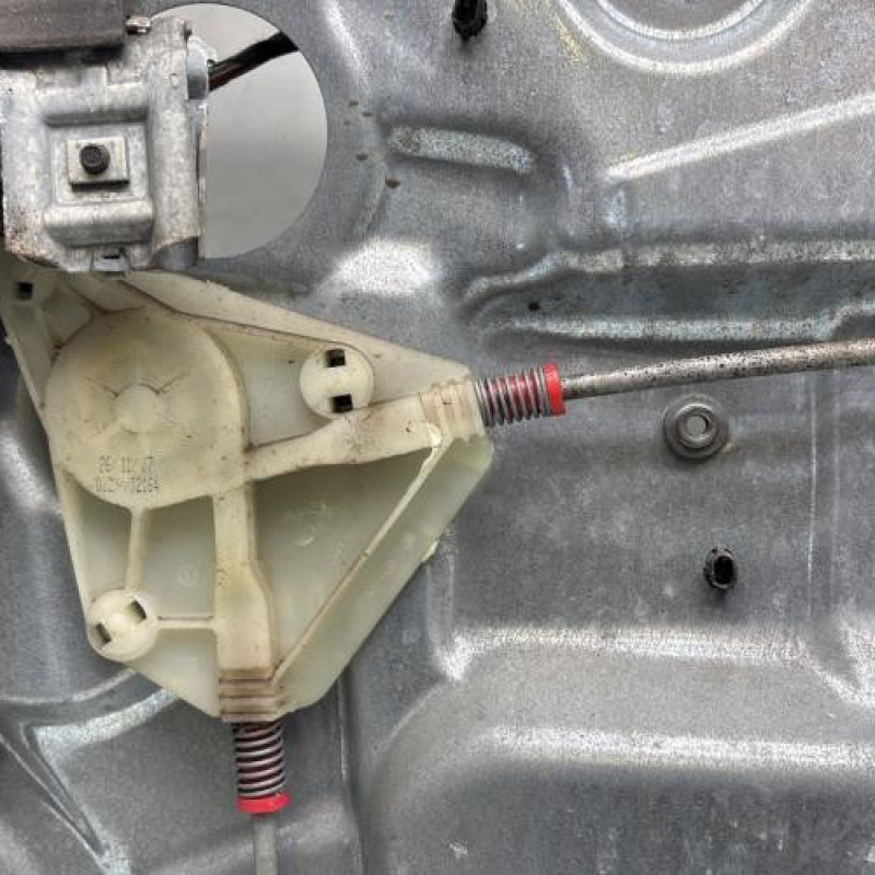 Leve vitre electrique avant gauche VOLKSWAGEN POLO 4 Photo n°8