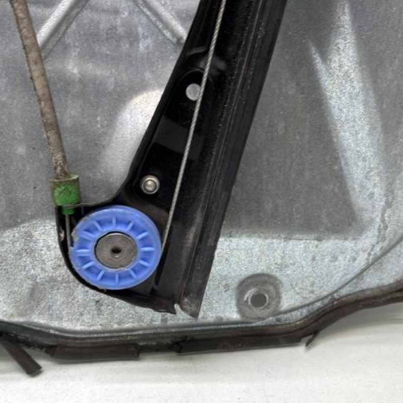 Leve vitre electrique avant gauche VOLKSWAGEN POLO 4 Photo n°9