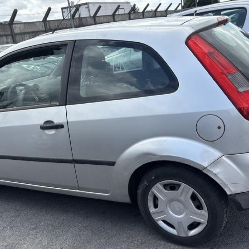 Aile avant gauche FORD FIESTA 5 Photo n°11