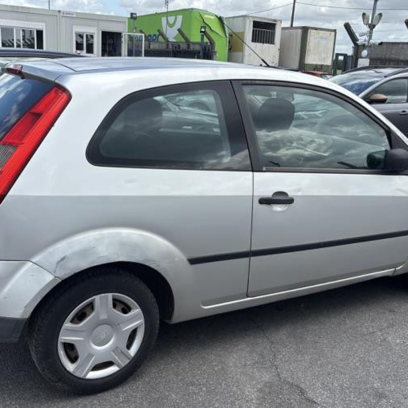 Aile avant gauche FORD FIESTA 5 Photo n°12