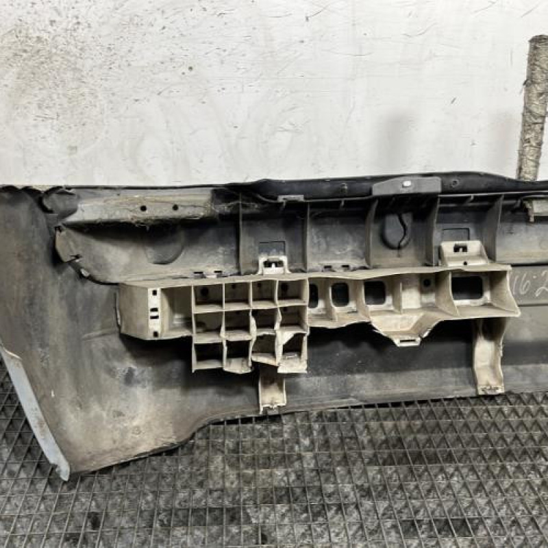 Pare choc arriere RENAULT CLIO 2 Photo n°6