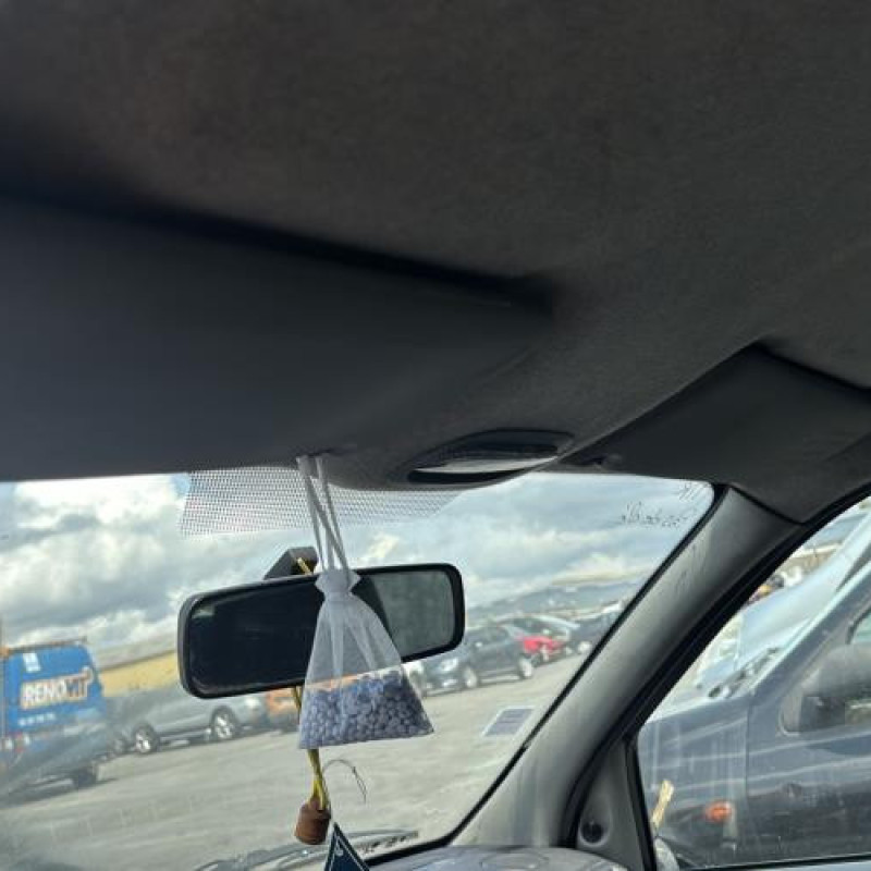 Pare choc arriere RENAULT CLIO 2 Photo n°17