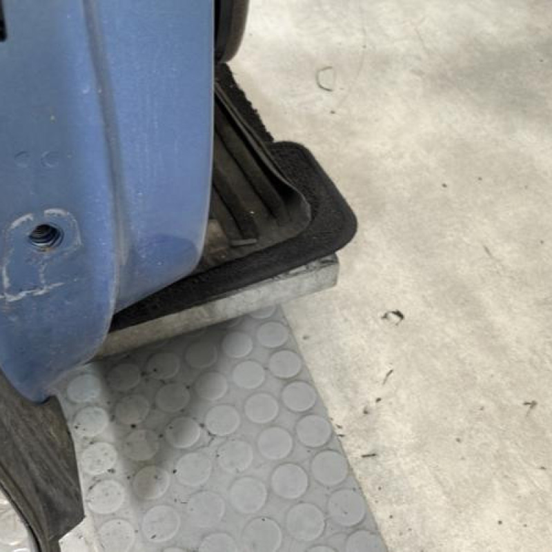 Porte avant droit VOLVO V 40 2 Photo n°6