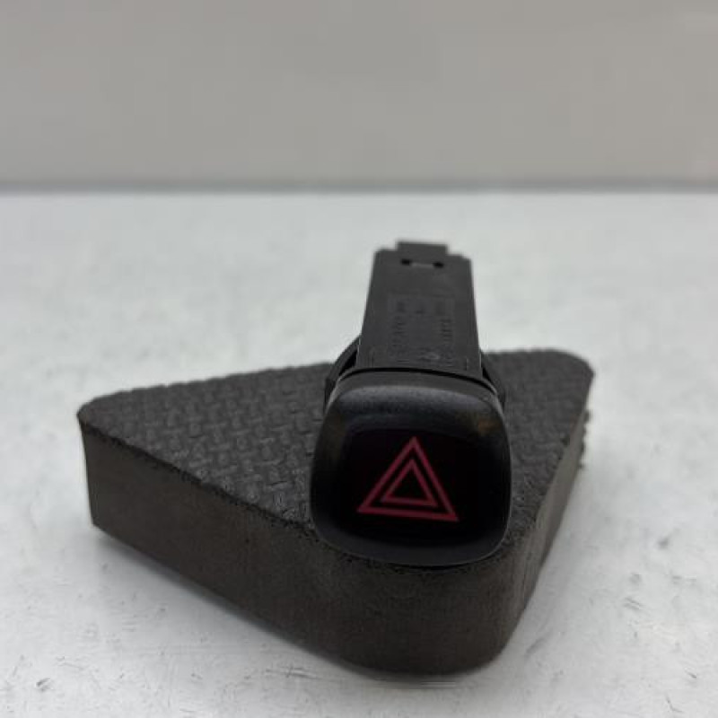 Bouton de warning VOLVO V 40 2 Photo n°1