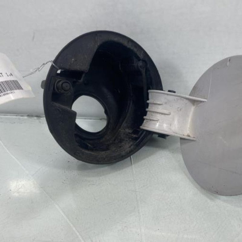 Trappe d'essence VOLKSWAGEN POLO 4 Photo n°3