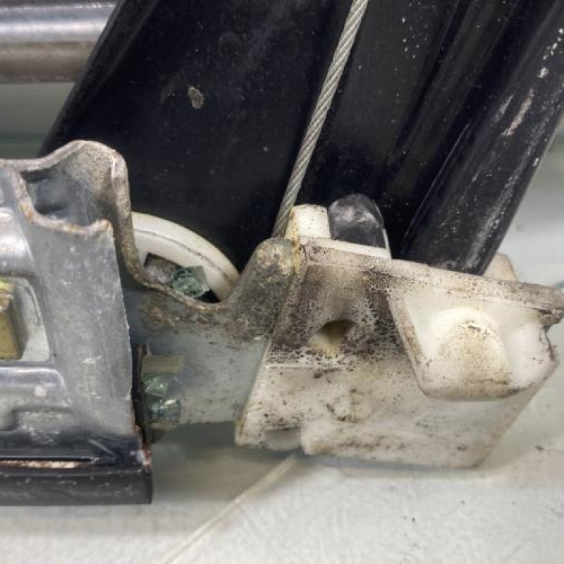 Leve vitre electrique avant gauche VOLKSWAGEN POLO 4 Photo n°7