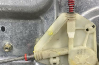 Leve vitre electrique avant gauche VOLKSWAGEN POLO 4