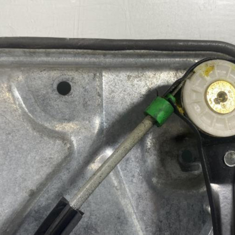 Leve vitre electrique avant gauche VOLKSWAGEN POLO 4 Photo n°9