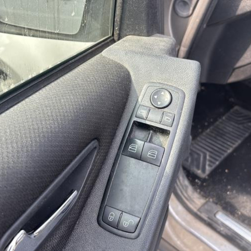 Porte avant droit MERCEDES CLASSE A 169 Photo n°17