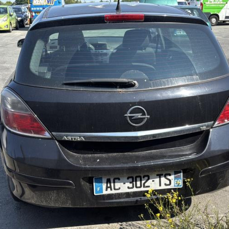 Feu arriere stop central OPEL ASTRA H Photo n°8