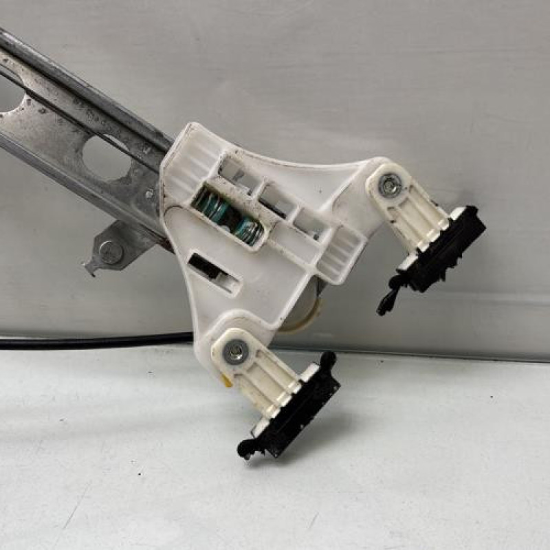 Leve vitre electrique avant droit SUZUKI SWIFT 4 Photo n°2