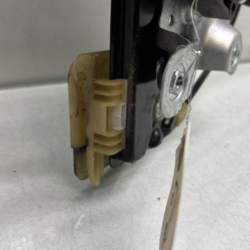 Leve vitre electrique avant gauche OPEL ASTRA J Photo n°9