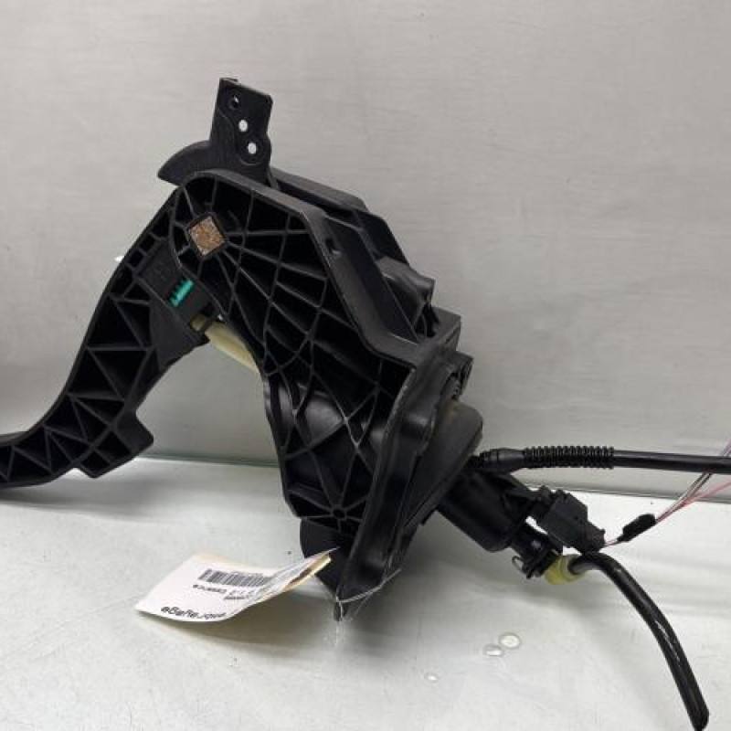 Pedale d'embrayage PEUGEOT 5008 2 Photo n°1