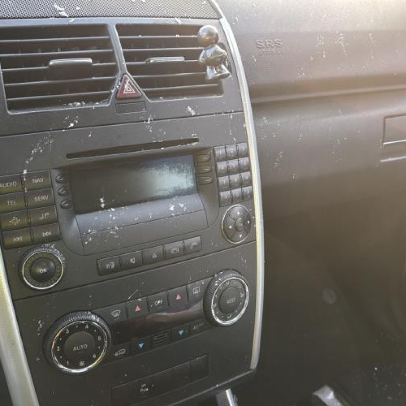 Serrure avant droit MERCEDES CLASSE A 169 Photo n°17