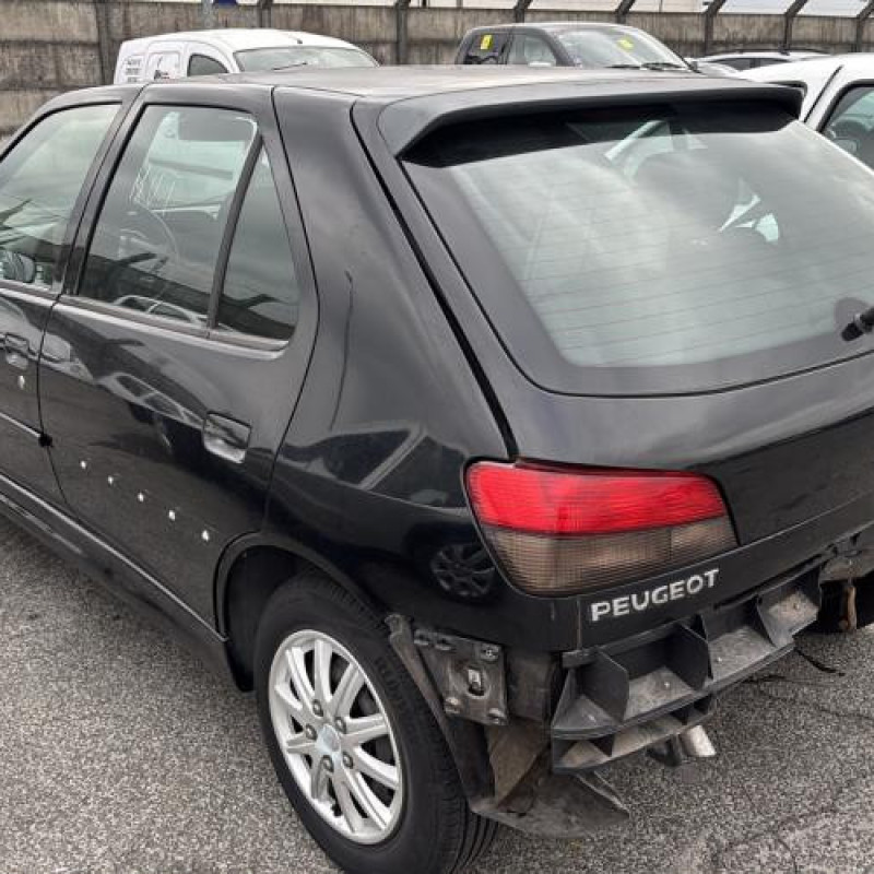 Pare choc avant PEUGEOT 306 Photo n°4