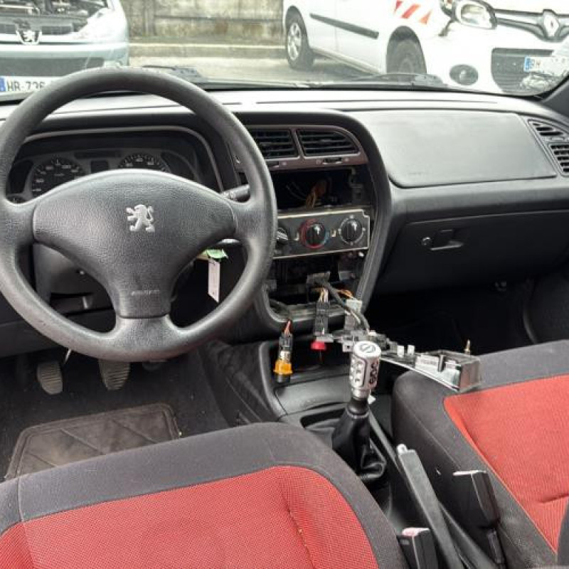 Pare choc avant PEUGEOT 306 Photo n°15