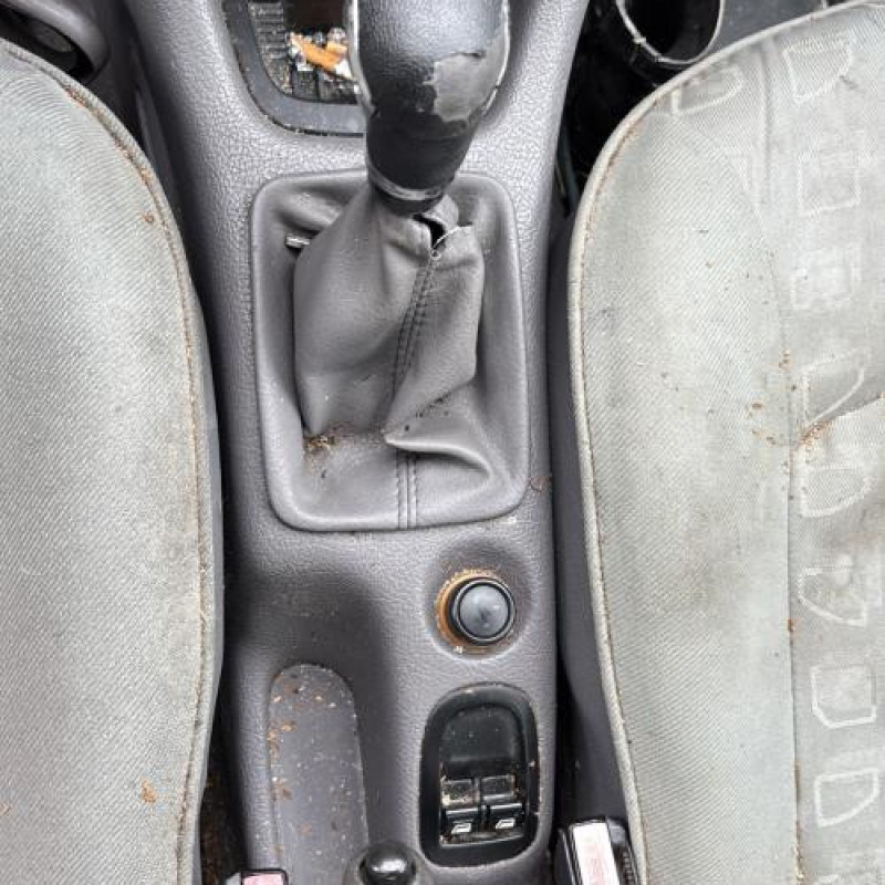 Reservoir essence PEUGEOT 206 Photo n°17