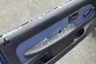 Serrure avant gauche PEUGEOT 106