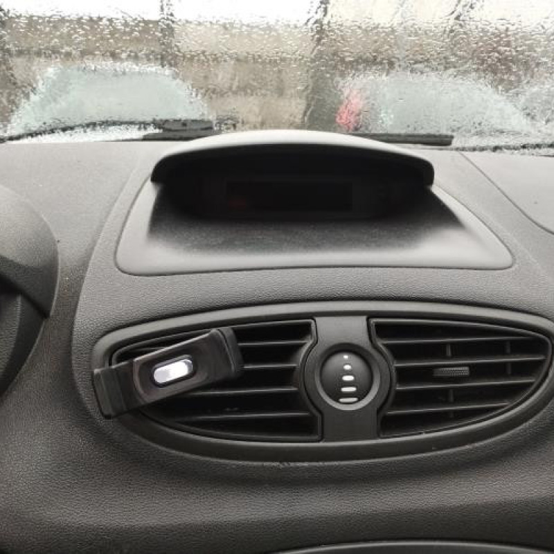 Aile avant droit RENAULT CLIO 3 Photo n°19