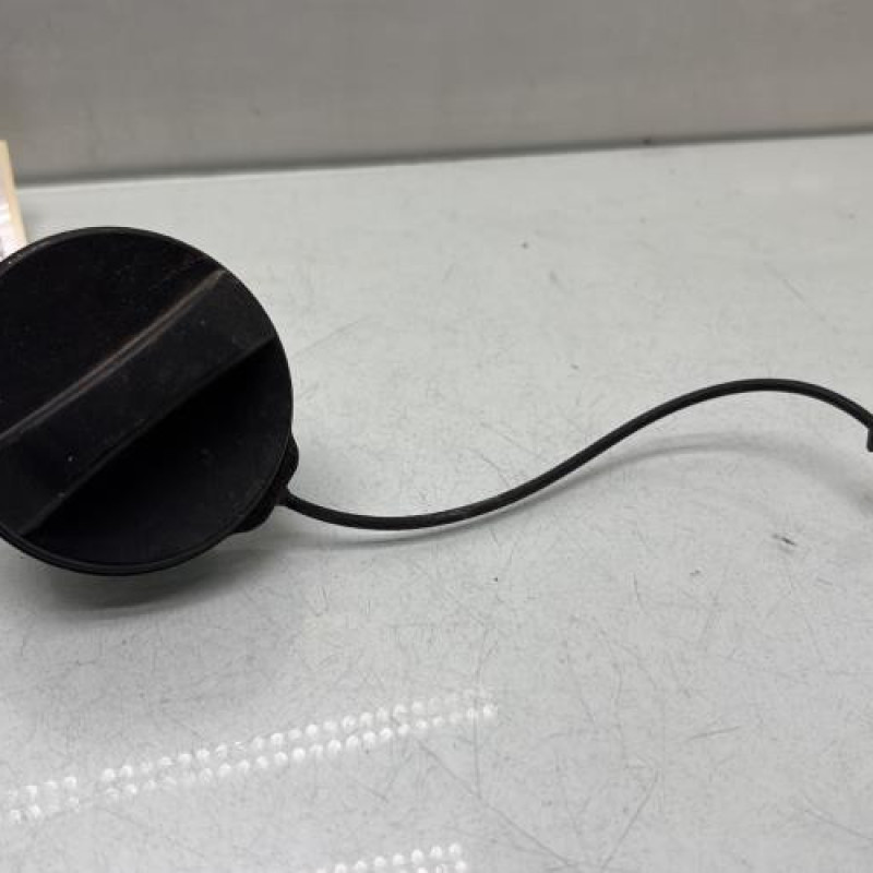 Bouchon de carburant PEUGEOT 5008 2 Photo n°1