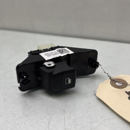 Interrupteur de leve vitre arriere gauche KIA STONIC Photo n°1