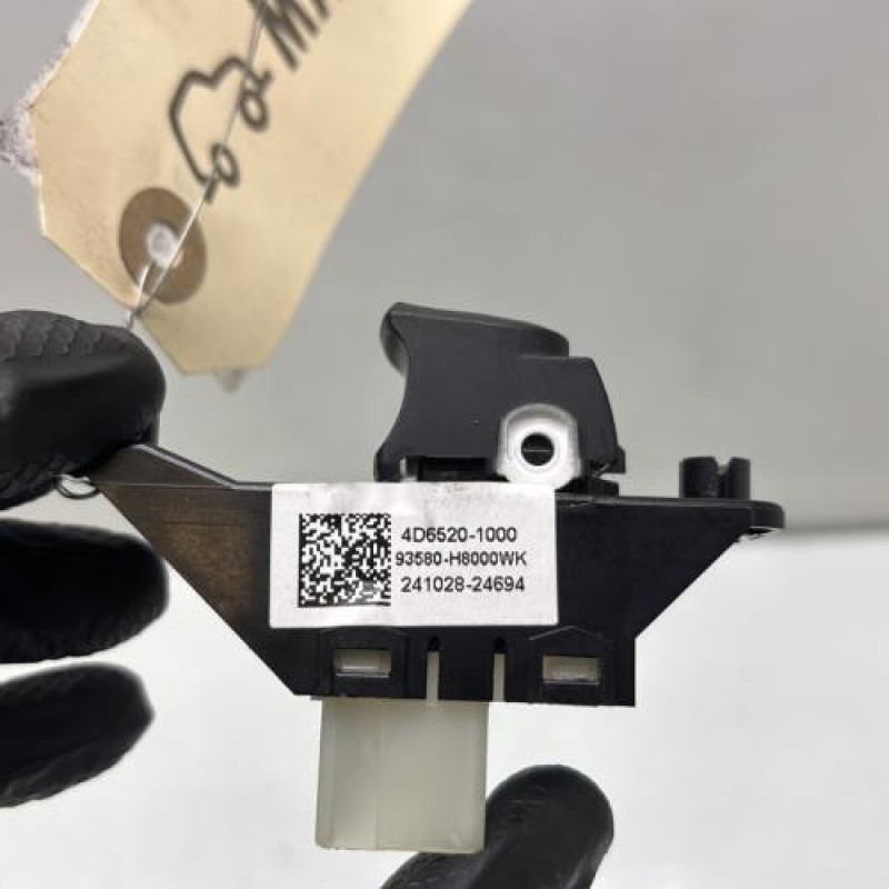 Interrupteur de leve vitre arriere gauche KIA STONIC Photo n°2