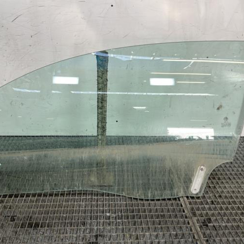 Vitre avant gauche ALFA ROMEO GT Photo n°1