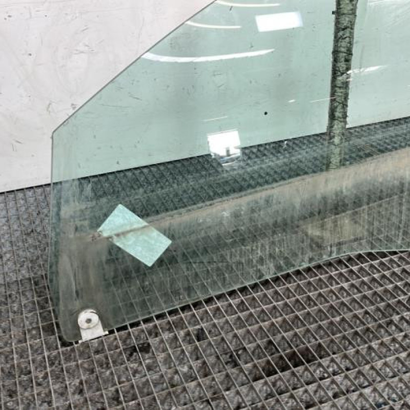 Vitre avant gauche ALFA ROMEO GT Photo n°2