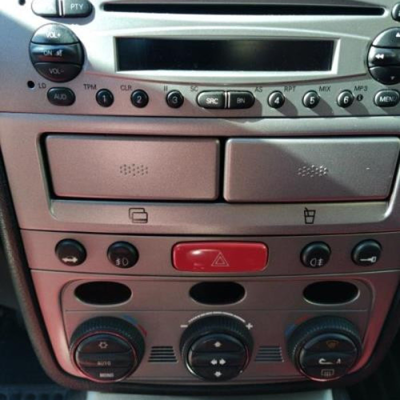 Vitre avant gauche ALFA ROMEO GT Photo n°5