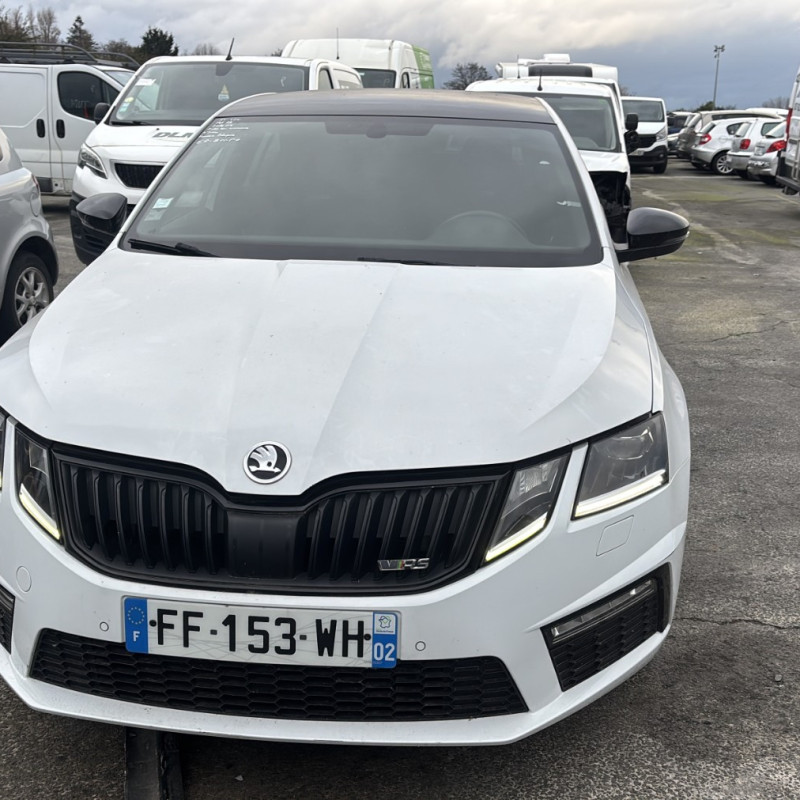 SKODA OCTAVIA 3 PHASE 2 2.0 TDI - 16V TURBO RS Photo n°2