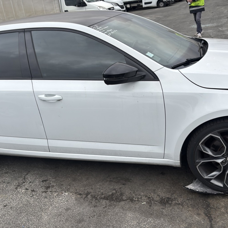 SKODA OCTAVIA 3 PHASE 2 2.0 TDI - 16V TURBO RS Photo n°4