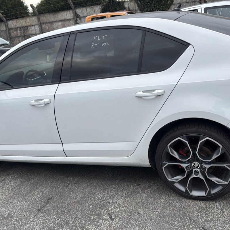 SKODA OCTAVIA 3 PHASE 2 2.0 TDI - 16V TURBO RS Photo n°8