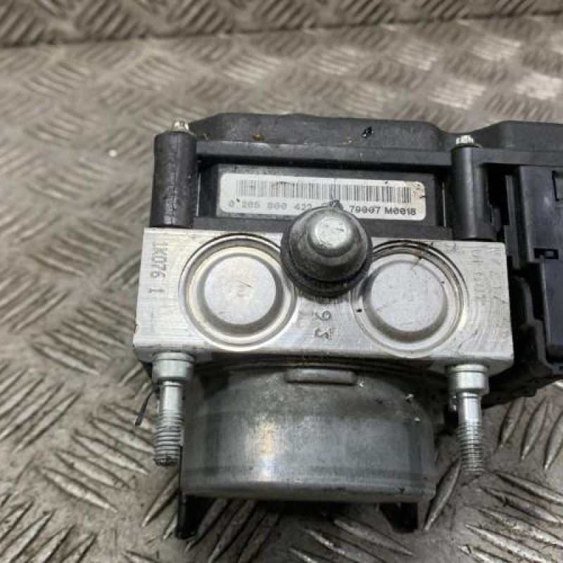 Bloc ABS (freins anti-blocage) OPEL CORSA D Photo n°1