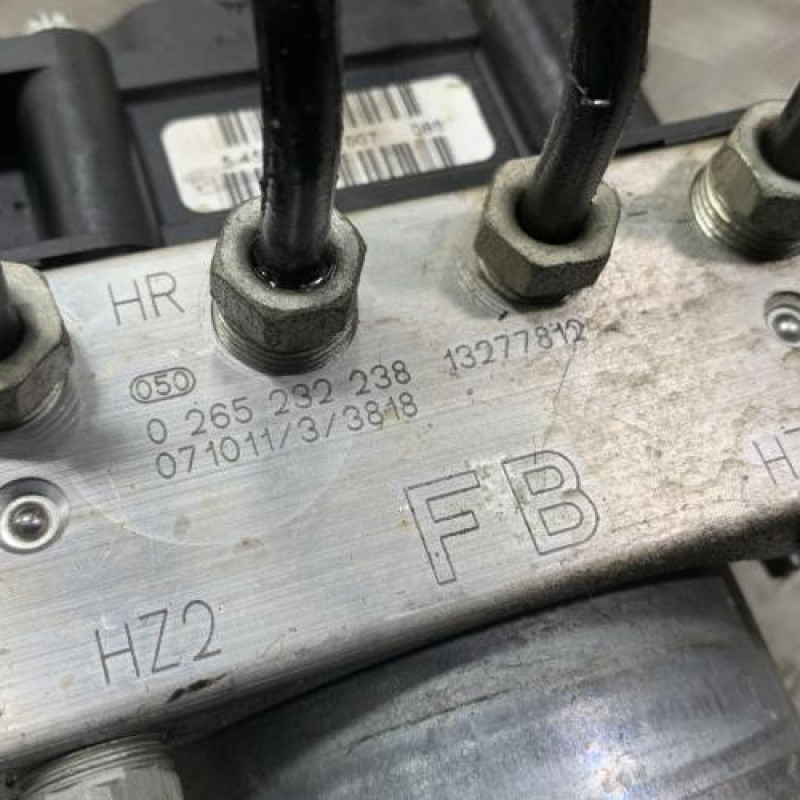 Bloc ABS (freins anti-blocage) OPEL CORSA D Photo n°3