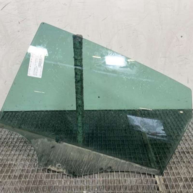 Vitre arriere gauche VOLKSWAGEN POLO 5 Photo n°1