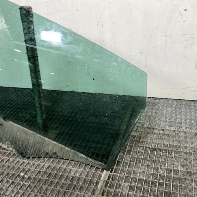 Vitre arriere gauche VOLKSWAGEN POLO 5 Photo n°3