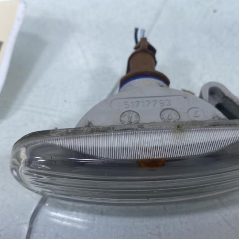 Repetiteur clignotant avant gauche (Feux) PEUGEOT BIPPER Photo n°4